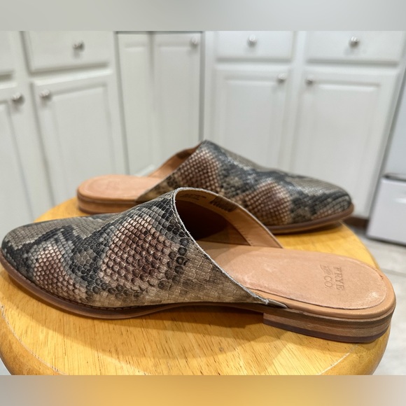 Frye and Company Causal Snake Skin Print Mule 'Jacy' slip on flat - Picture 5 of 8